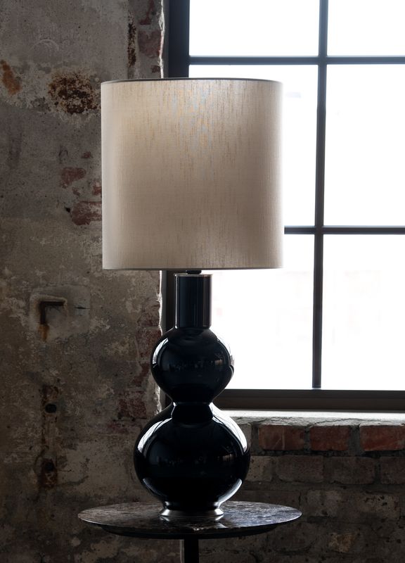 Augusta negra, seda gris verde H 90cm